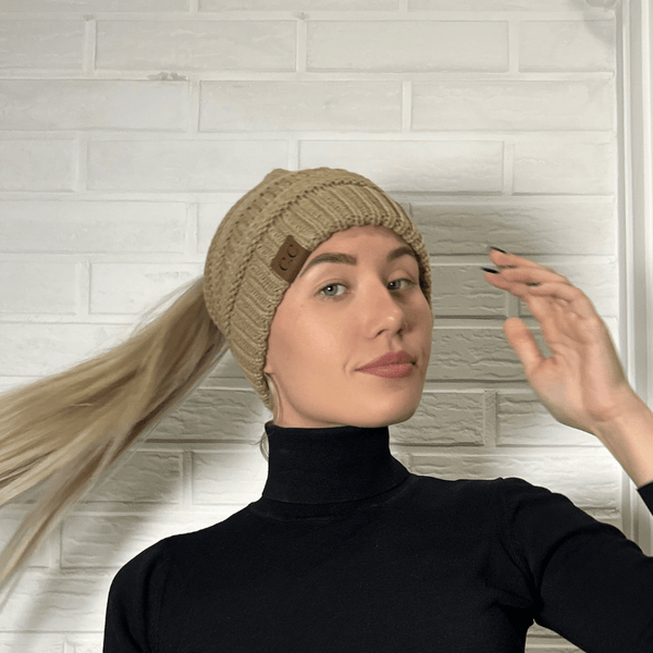 PonyCap® Beanie – Strickmütze für minimalistische Pferdeschwänze