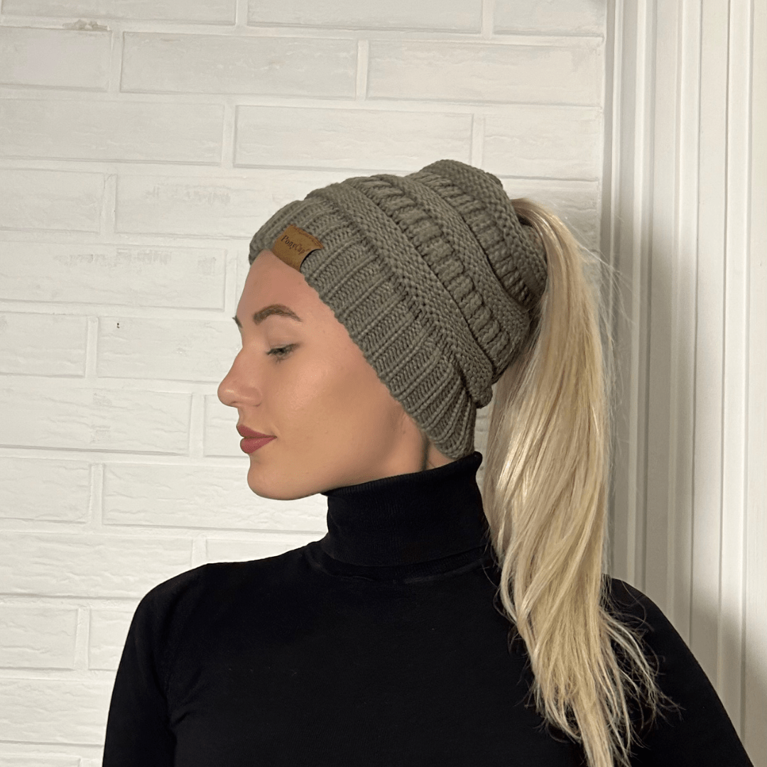 PonyCap® Beanie – Strickmütze für minimalistische Pferdeschwänze