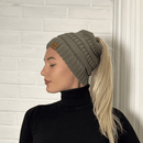 PonyCap® Beanie – Strickmütze für minimalistische Pferdeschwänze