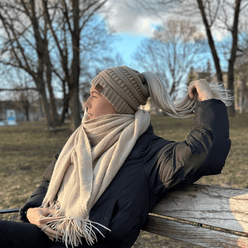 PonyCap® Beanie – Strickmütze für minimalistische Pferdeschwänze